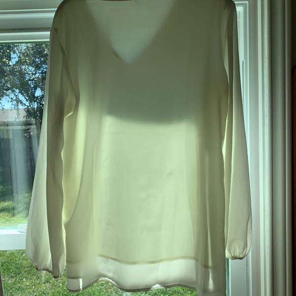 V-neck long-sleeved basic white blouse - Picture 4 of 6